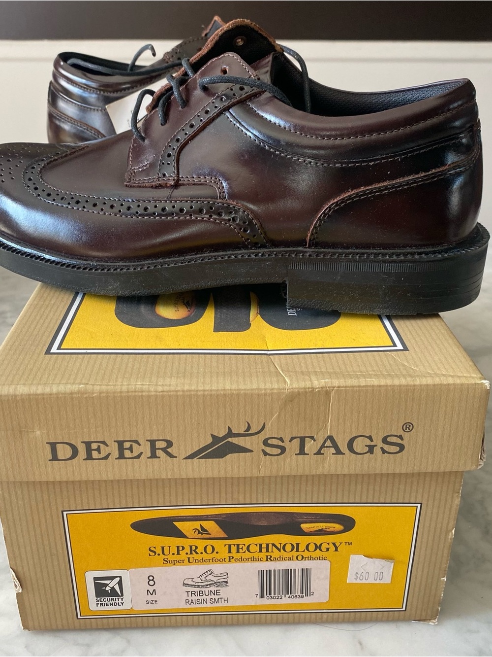 Deer Stags Men’s Oxford in Raisin Brown
